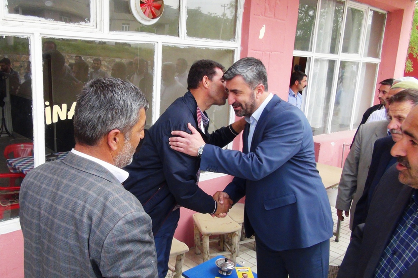 Bitlis bağımsız adayı Karakaya, Hizan esnafını ziyaret etti